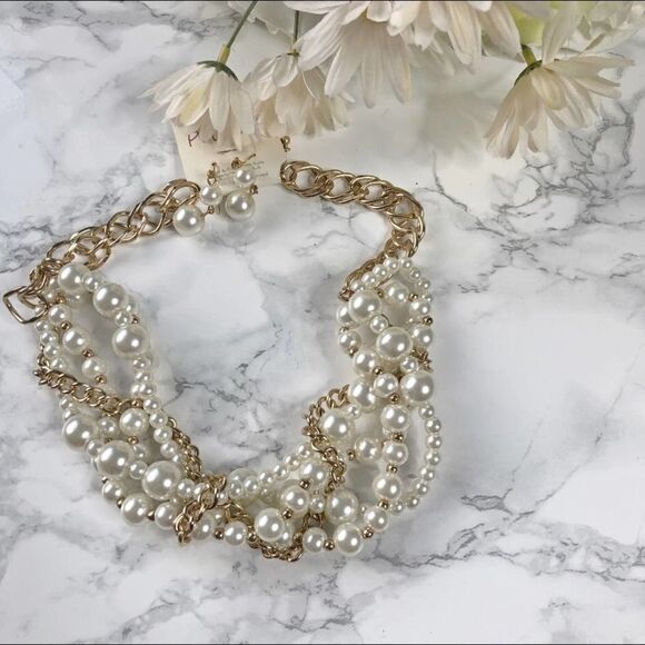 2/$30 Twisted Pearl Gold Chain Chunky Statement Necklace - Picture 1 of 3